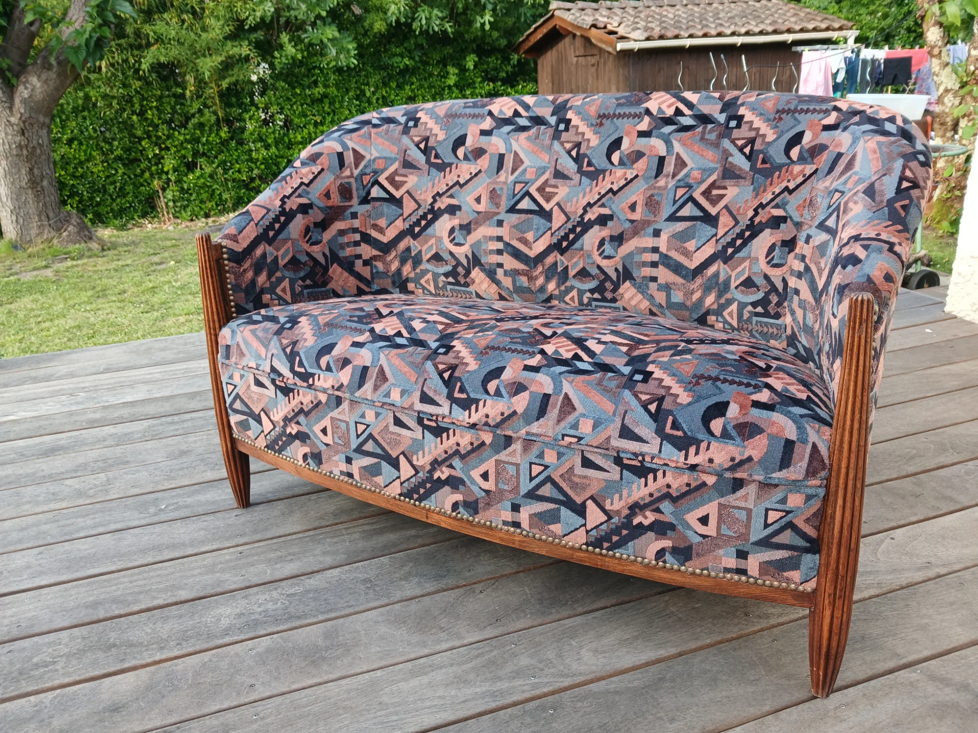 Canapé Art déco · Tissu géométrique